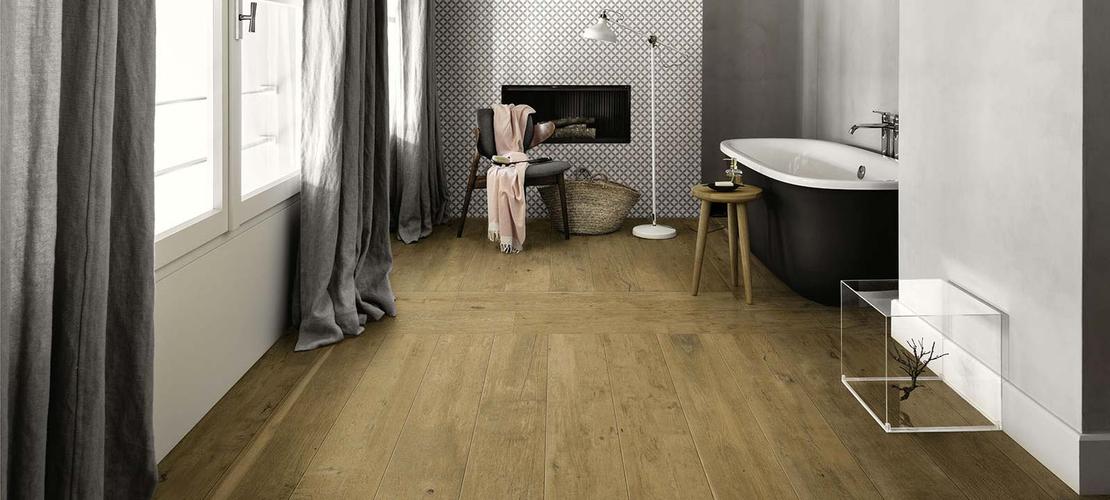 Łazienka z płytami drewnopodobnymi jest gwarantem przytulności i prestiżowego wnętrza | Marazzi