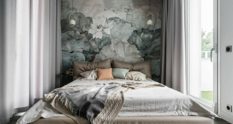 Sypialnia master z wyjątkową tapetą od Wall & Deco (proj. Magma, zdj. Fotomohito)