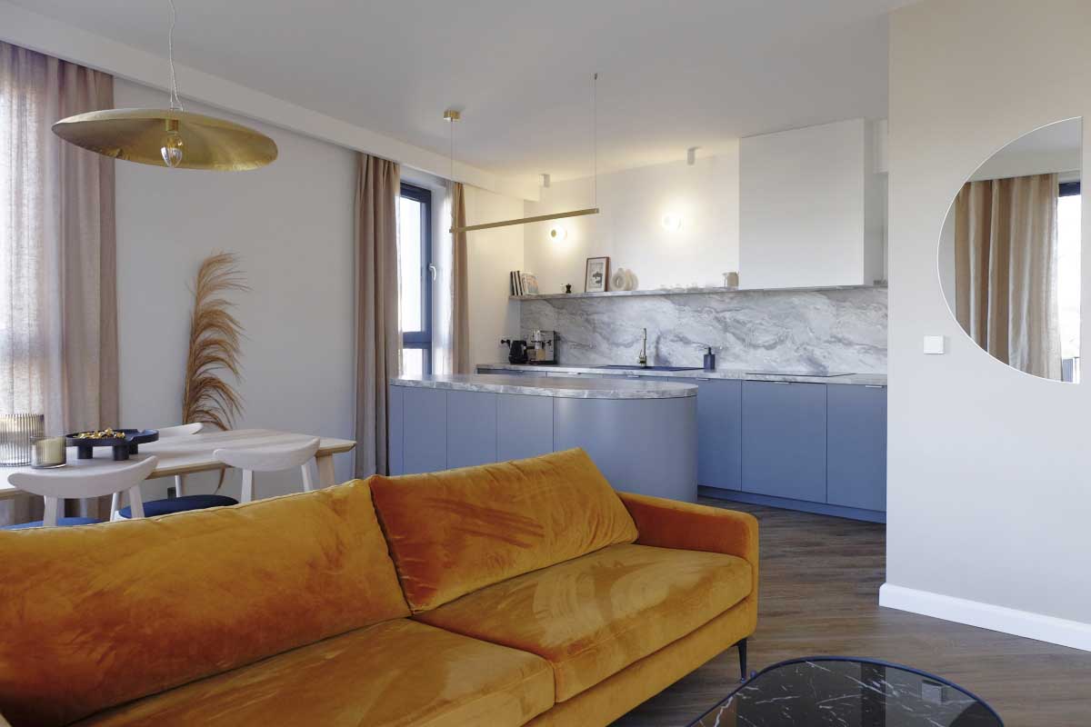 Nowoczesne mieszkanie z miedzianą sofą | Projekt Małgorzata Caban Architektura Wnętrz