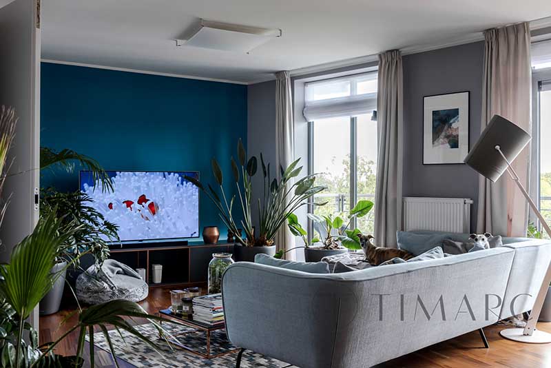 Tropiki i błękity w nieziemskim mieszkaniu | Proj: TIM Arc by TiM Grey