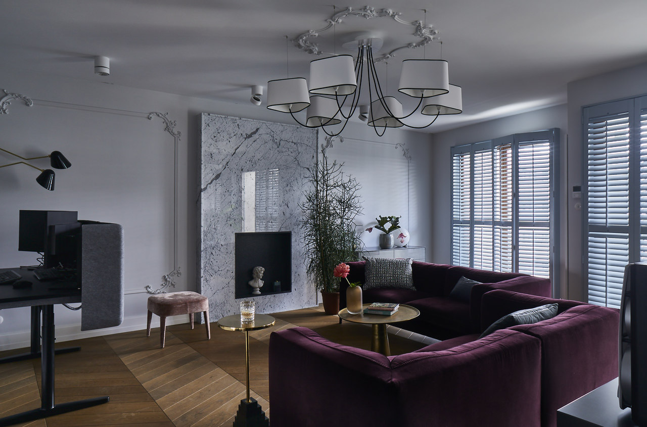 Elegancki apartament w kolorze burzowego błękitu | Proj: Anna Koszela