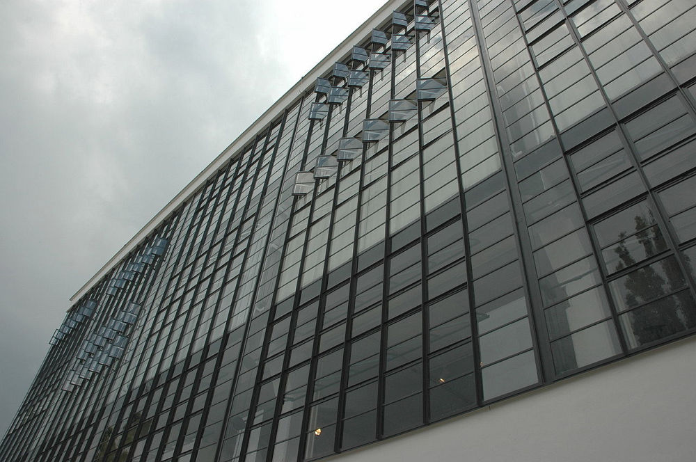  Budynek Bauhausu w Dessau-Roßlau – projekt W. Gropius